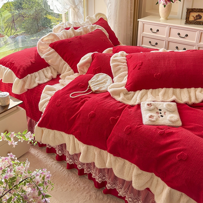 91家纺网 家纺一手货源 找家纺 宜凡家纺 2025新款兔绒提花牛奶绒夹棉床盖四件套 蝶舞 大红