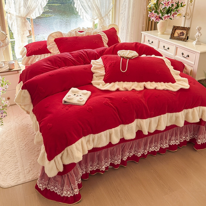 91家纺网 家纺一手货源 找家纺 宜凡家纺 2025新款兔绒提花牛奶绒夹棉床盖四件套 蝶舞 大红