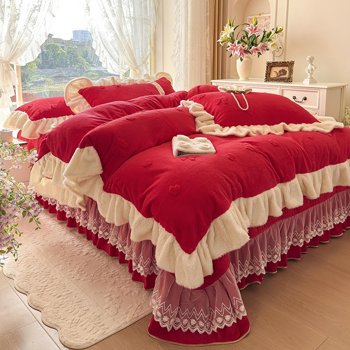 91家纺网 家纺一手货源 找家纺 宜凡家纺 2025新款兔绒提花牛奶绒夹棉床盖四件套 蝶舞 大红