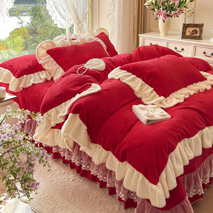 91家纺网 家纺一手货源 找家纺 宜凡家纺 2025新款兔绒提花牛奶绒夹棉床盖四件套 蝶舞 大红