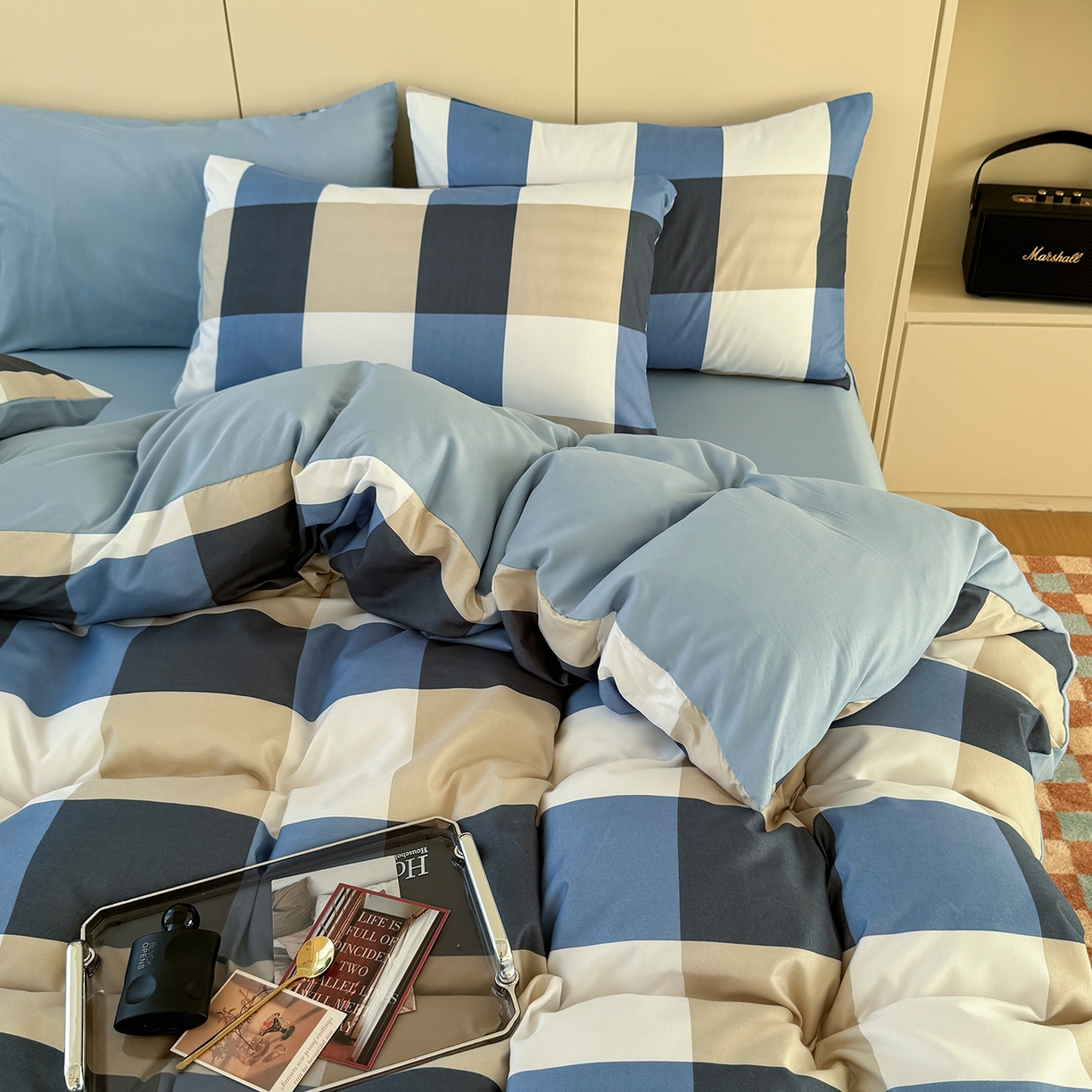 91家纺网 家纺一手货源 找家纺 十一家居 2025年秋冬新款A类亲肤云朵水洗棉无印风四件套-叙境系列 柏林蓝格+海青蓝