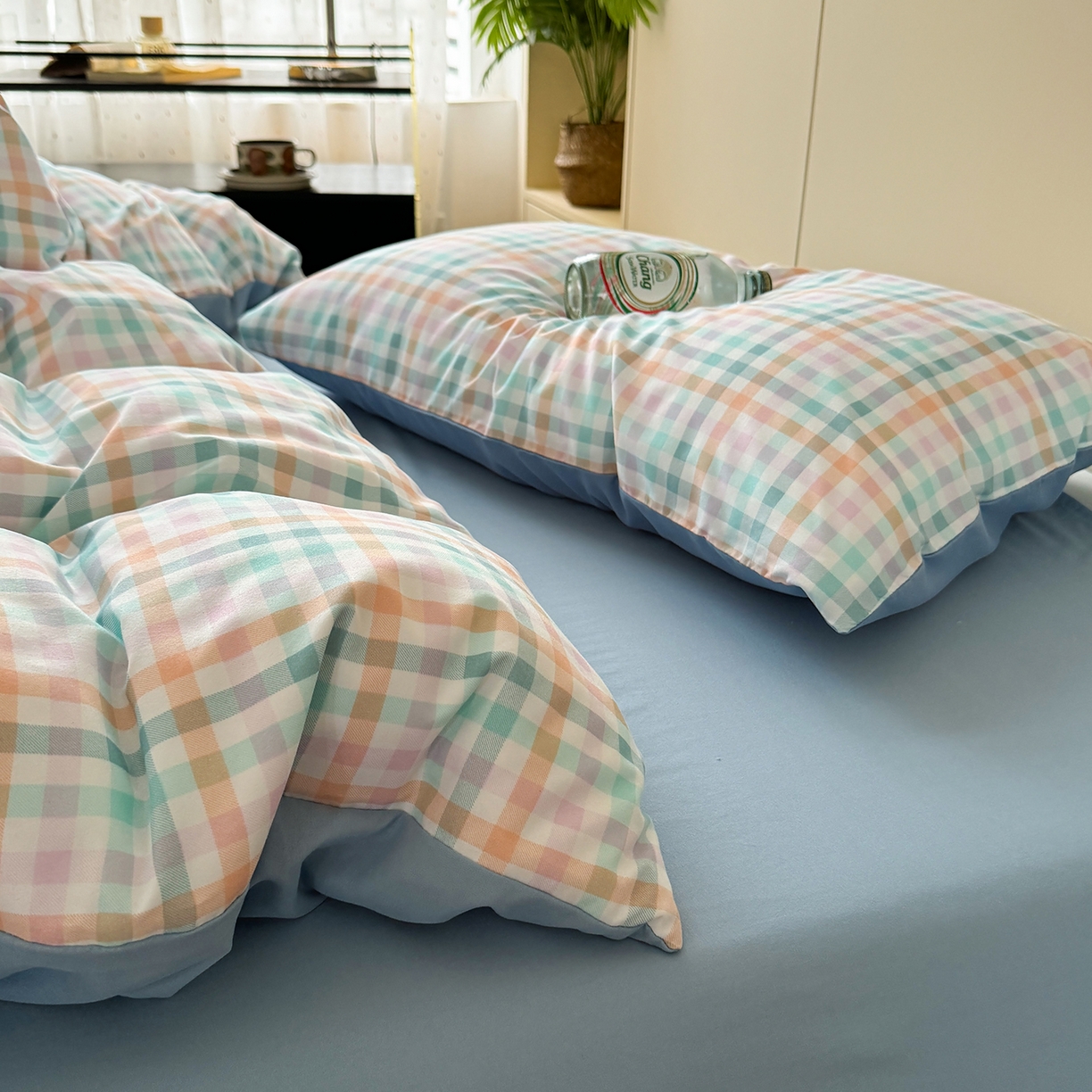 91家纺网 家纺一手货源 找家纺 十一家居 2025年秋冬新款A类亲肤云朵水洗棉无印风四件套-叙境系列 糖果小格+海青蓝