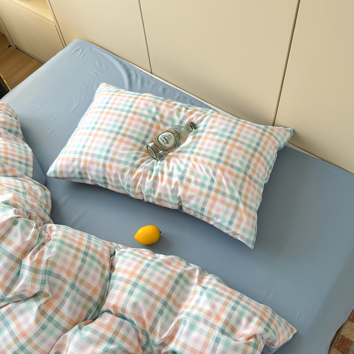 91家纺网 家纺一手货源 找家纺 十一家居 2025年秋冬新款A类亲肤云朵水洗棉无印风四件套-叙境系列 糖果小格+海青蓝