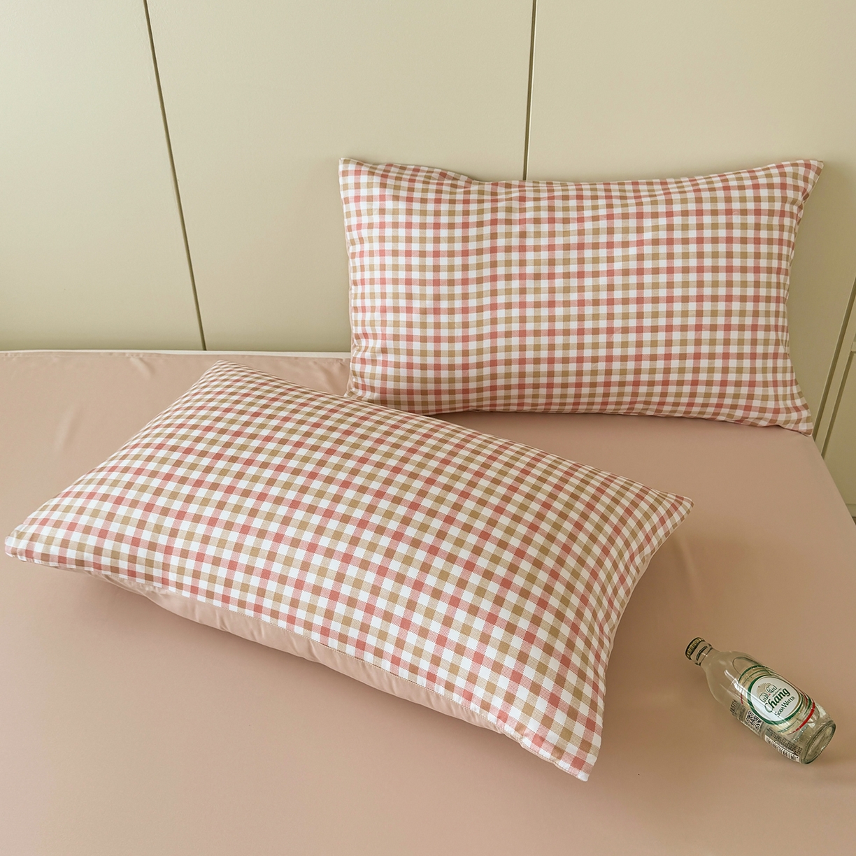 91家纺网 家纺一手货源 找家纺 十一家居 2025年秋冬新款A类亲肤云朵水洗棉无印风四件套-叙境系列 粉咖小格+粉玉