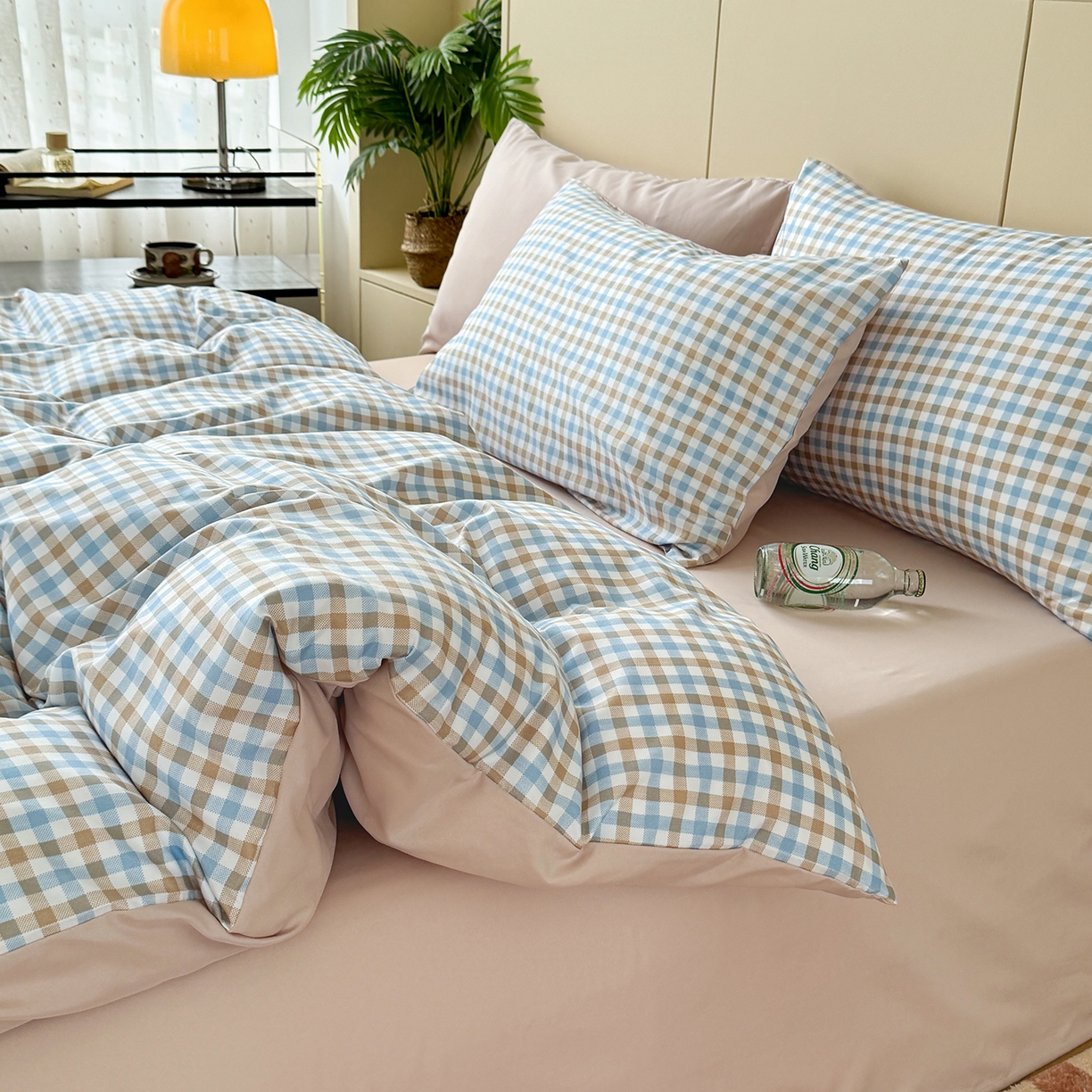 91家纺网 家纺一手货源 找家纺 十一家居 2025年秋冬新款A类亲肤云朵水洗棉无印风四件套-叙境系列 蓝咖小格+咖色