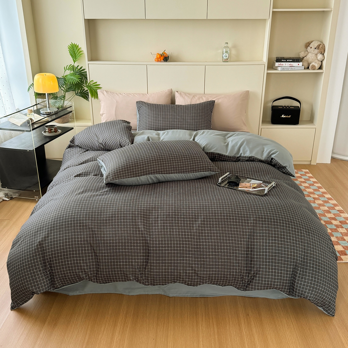 91家纺网 家纺一手货源 找家纺 十一家居 2025年秋冬新款A类亲肤云朵水洗棉无印风四件套-叙境系列 黑小格+铅灰