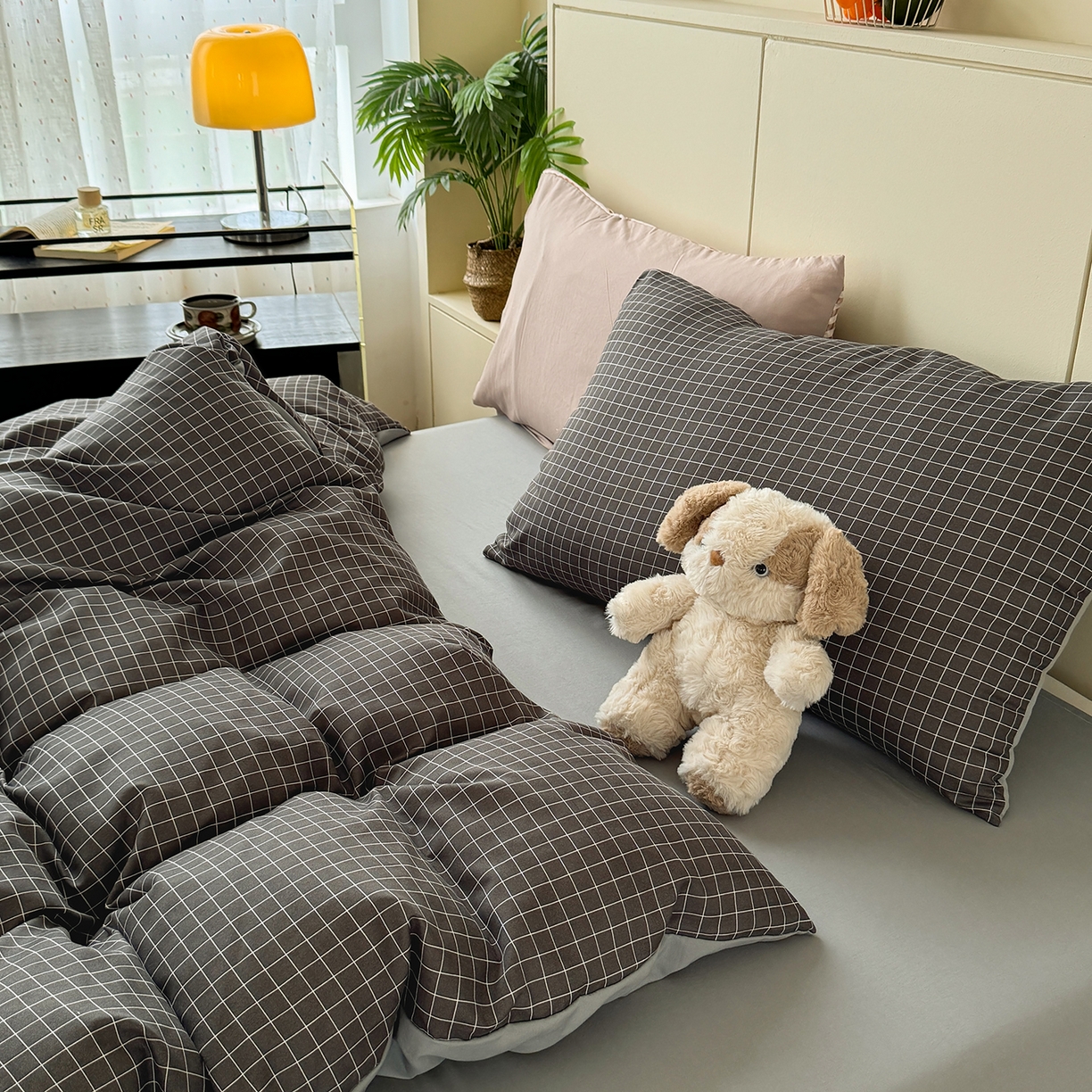 91家纺网 家纺一手货源 找家纺 十一家居 2025年秋冬新款A类亲肤云朵水洗棉无印风四件套-叙境系列 黑小格+铅灰