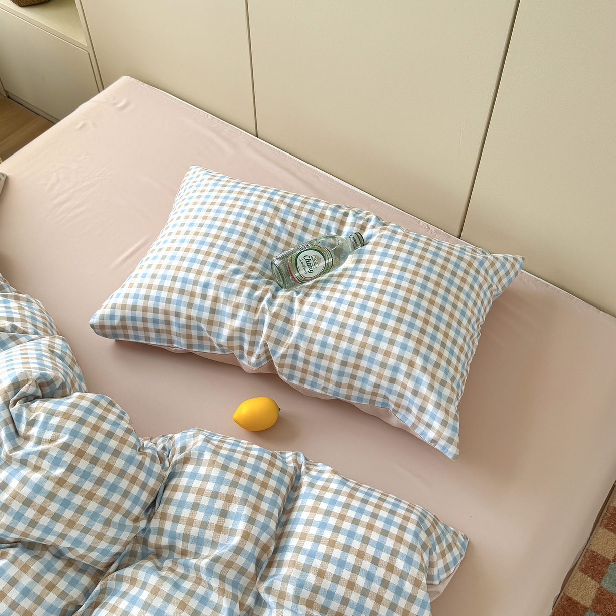 91家纺网 家纺一手货源 找家纺 十一家居 2025年秋冬新款A类亲肤云朵水洗棉无印风四件套-叙境系列 蓝咖小格+咖色