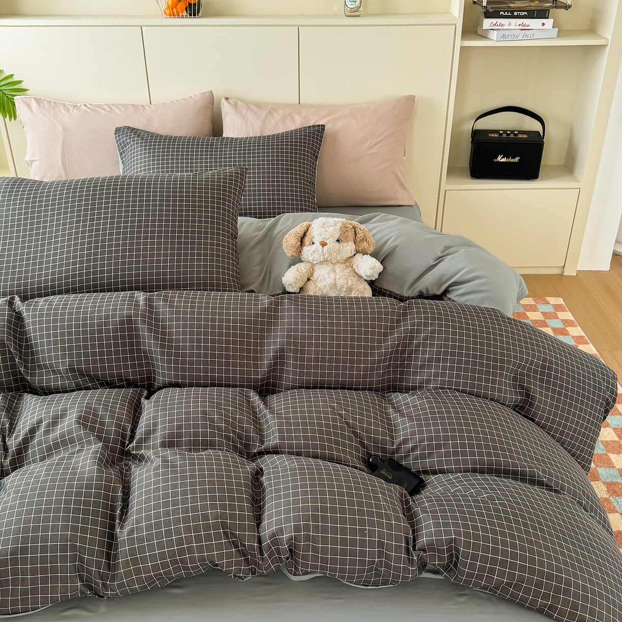 91家纺网 家纺一手货源 找家纺 十一家居 2025年秋冬新款A类亲肤云朵水洗棉无印风四件套-叙境系列 黑小格+铅灰