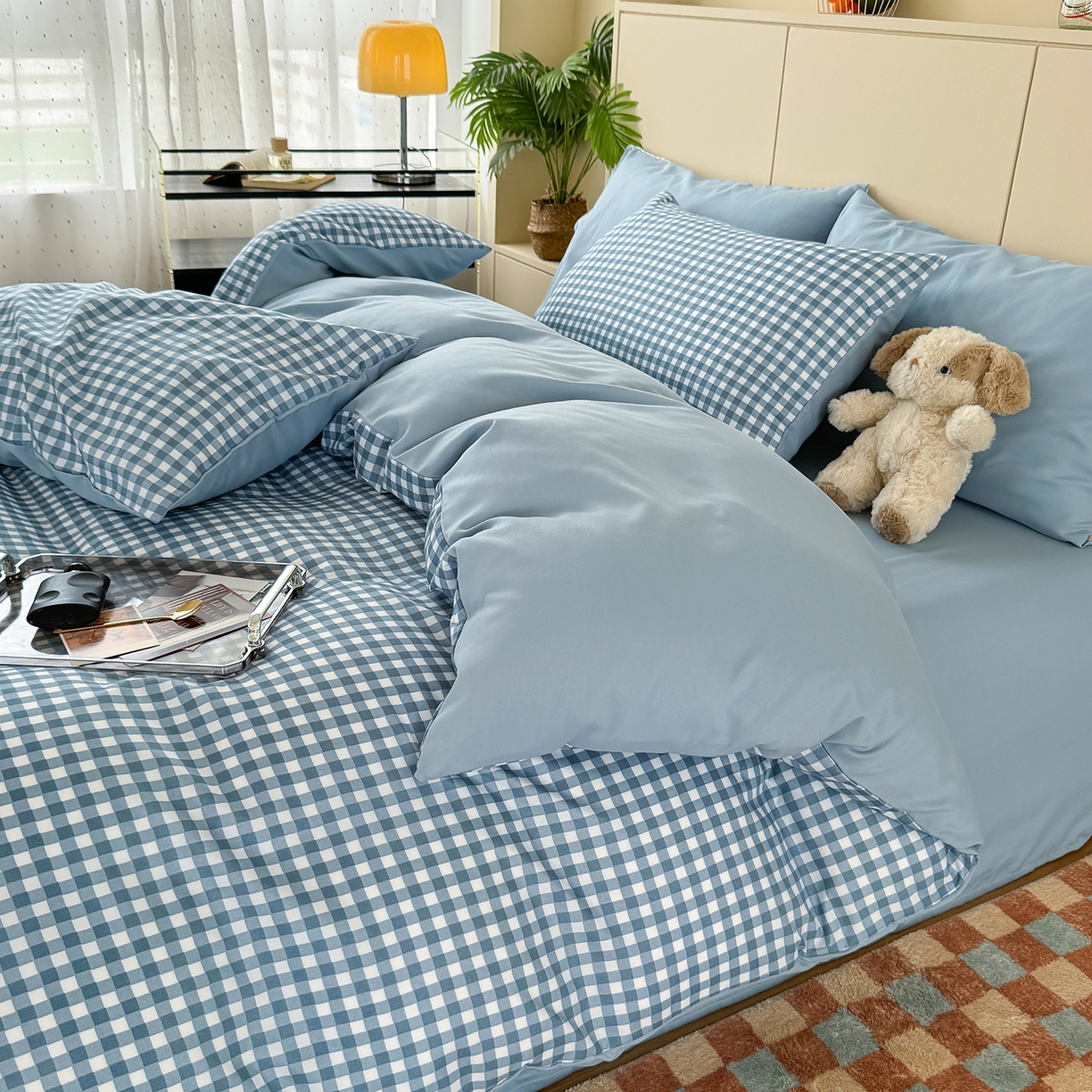91家纺网 家纺一手货源 找家纺 十一家居 2025年秋冬新款A类亲肤云朵水洗棉无印风四件套-叙境系列 蓝小格+海青蓝