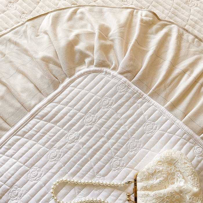 91家纺网 家纺一手货源 找家纺 宜凡家纺 2025新款兔绒提花牛奶绒夹棉床盖四件套 蝶舞 米色