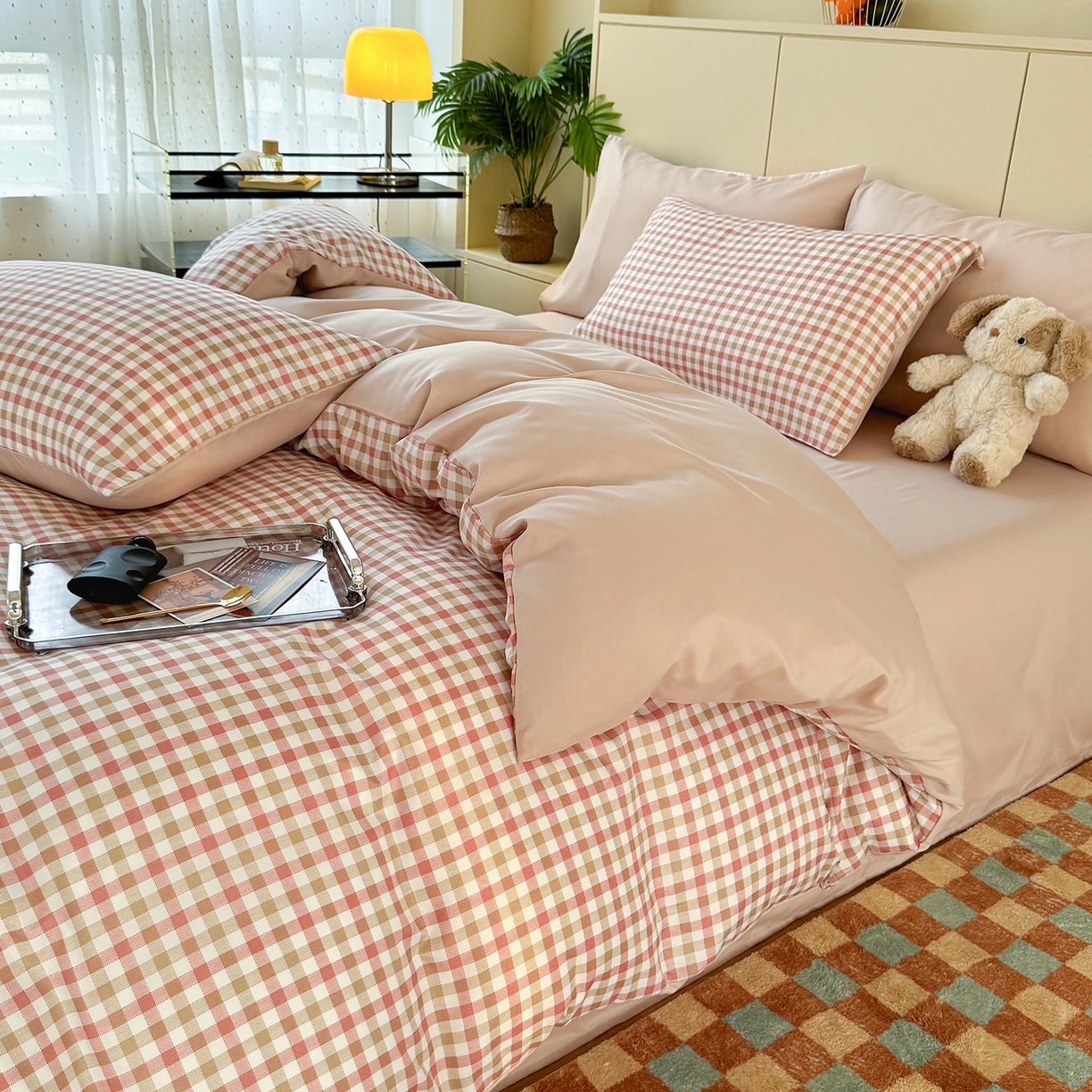 91家纺网 家纺一手货源 找家纺 十一家居 2025年秋冬新款A类亲肤云朵水洗棉无印风四件套-叙境系列 粉咖小格+粉玉