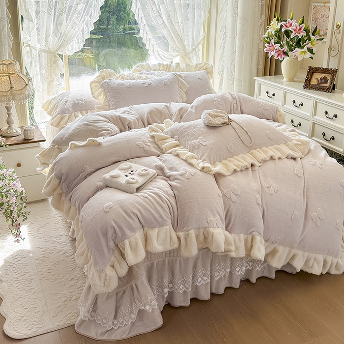 91家纺网 家纺一手货源 找家纺 宜凡家纺 2025新款兔绒提花牛奶绒夹棉床盖四件套 蝶舞 米色