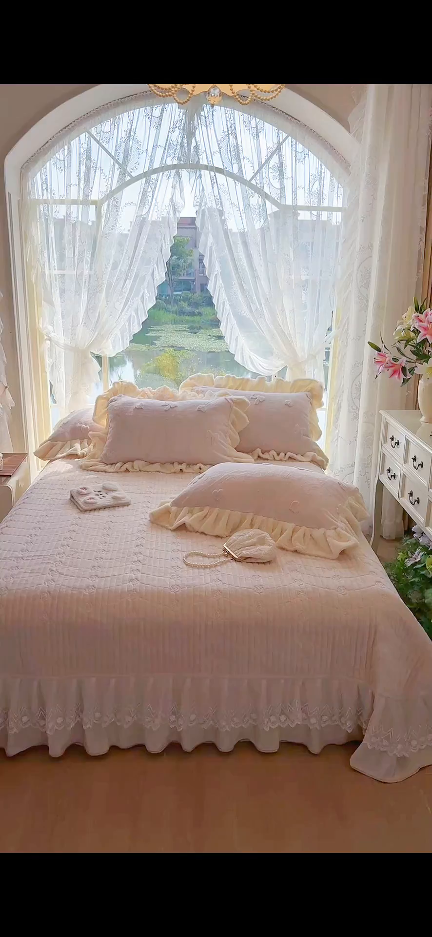 91家纺网 家纺一手货源 找家纺 宜凡家纺 2025新款兔绒提花牛奶绒夹棉床盖四件套 蝶舞 米色