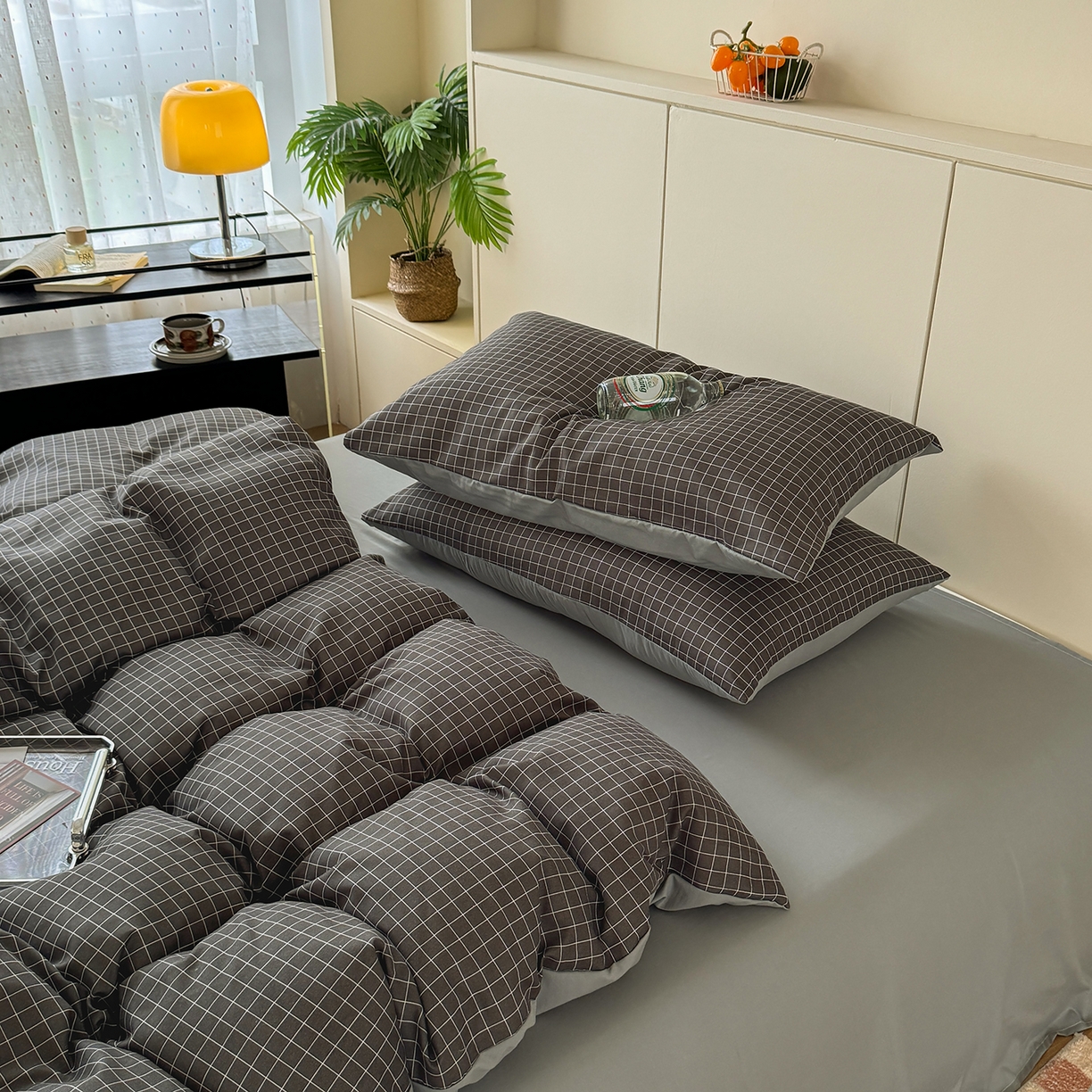 91家纺网 家纺一手货源 找家纺 十一家居 2025年秋冬新款A类亲肤云朵水洗棉无印风四件套-叙境系列 黑小格+铅灰
