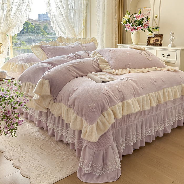 91家纺网 家纺一手货源 找家纺 宜凡家纺 2025新款兔绒提花牛奶绒夹棉床盖四件套 蝶舞 浅紫