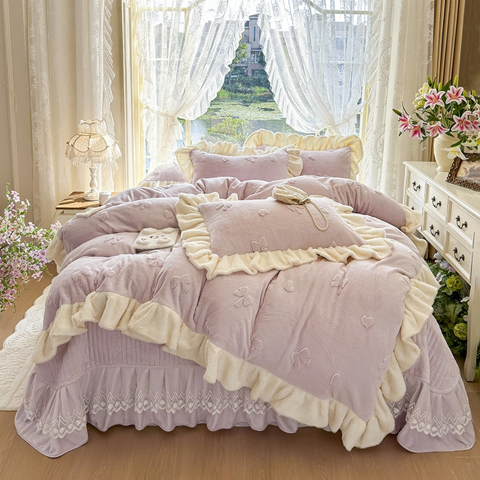 91家纺网 家纺一手货源 找家纺 宜凡家纺 2025新款兔绒提花牛奶绒夹棉床盖四件套 蝶舞 浅紫