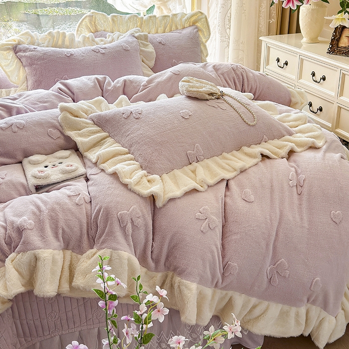 91家纺网 家纺一手货源 找家纺 宜凡家纺 2025新款兔绒提花牛奶绒夹棉床盖四件套 蝶舞 浅紫