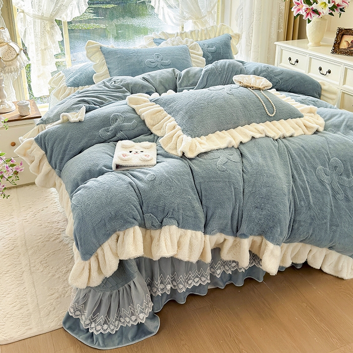 91家纺网 家纺一手货源 找家纺 宜凡家纺 2025新款兔绒提花牛奶绒夹棉床盖四件套 简爱 苍青
