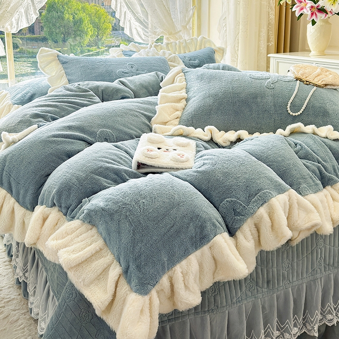 91家纺网 家纺一手货源 找家纺 宜凡家纺 2025新款兔绒提花牛奶绒夹棉床盖四件套 简爱 苍青
