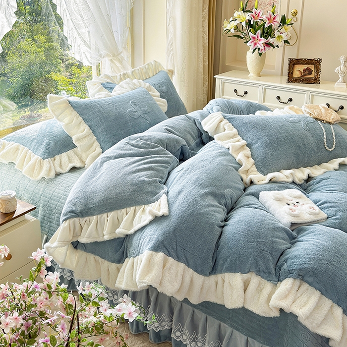 91家纺网 家纺一手货源 找家纺 宜凡家纺 2025新款兔绒提花牛奶绒夹棉床盖四件套 简爱 苍青