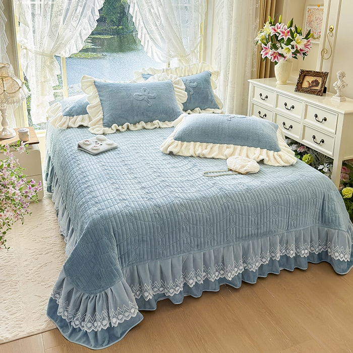 91家纺网 家纺一手货源 找家纺 宜凡家纺 2025新款兔绒提花牛奶绒夹棉床盖四件套 简爱 苍青