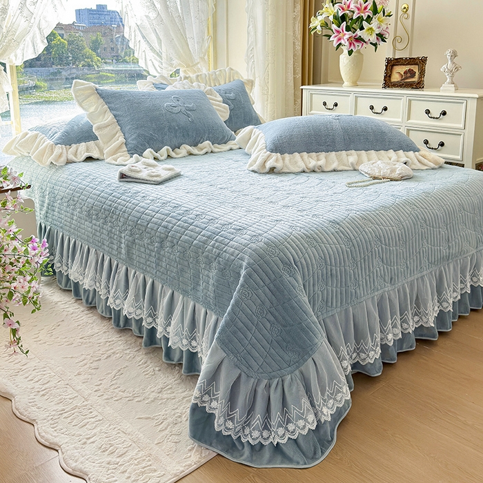 91家纺网 家纺一手货源 找家纺 宜凡家纺 2025新款兔绒提花牛奶绒夹棉床盖四件套 简爱 苍青