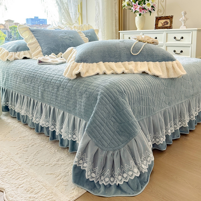 91家纺网 家纺一手货源 找家纺 宜凡家纺 2025新款兔绒提花牛奶绒夹棉床盖四件套 简爱 苍青