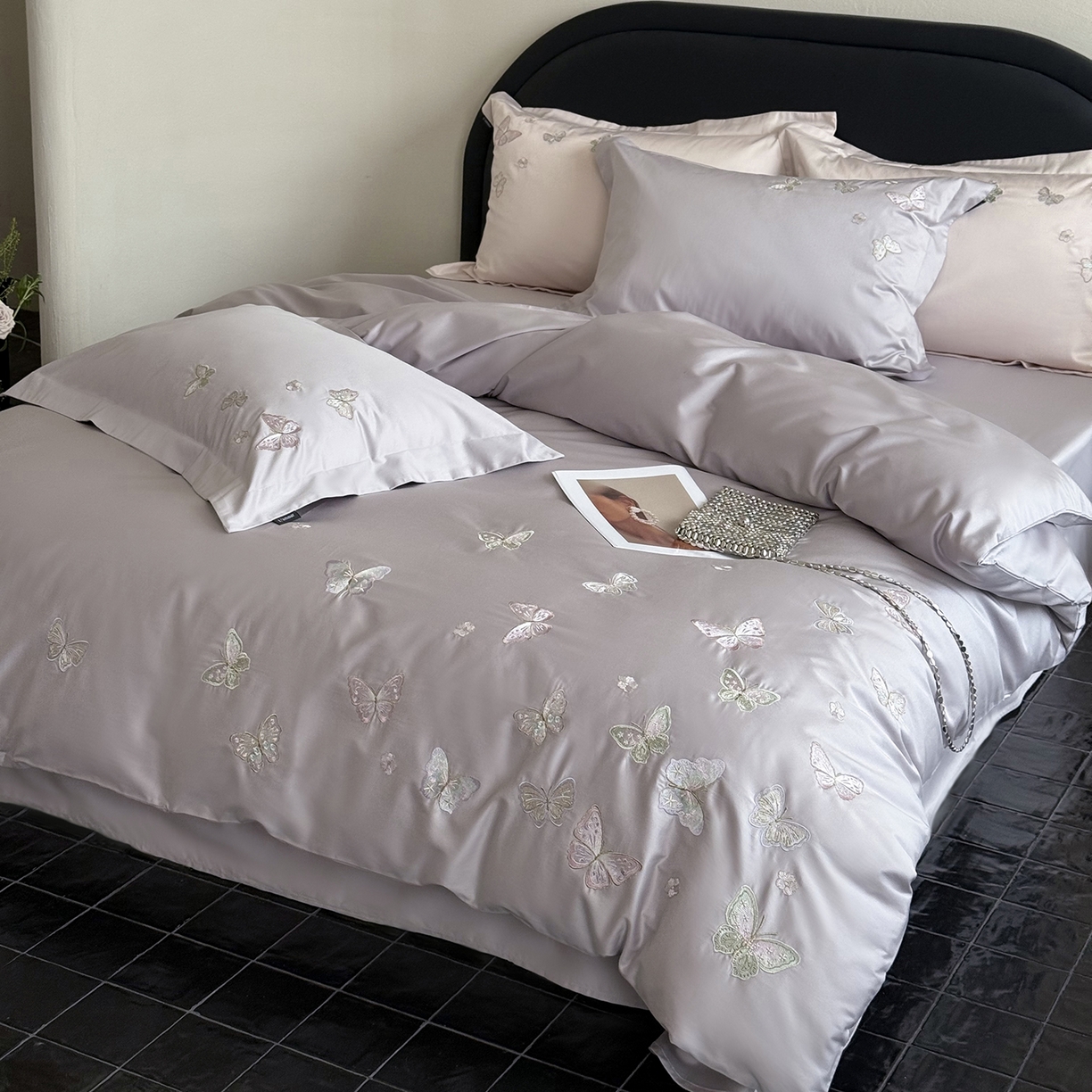 91家纺网 家纺一手货源 找家纺 （总）鹿班家居 2025新款秋冬款100S全棉磨毛精密刺绣系列四件套-温柔浅梦（标准会员-20元）