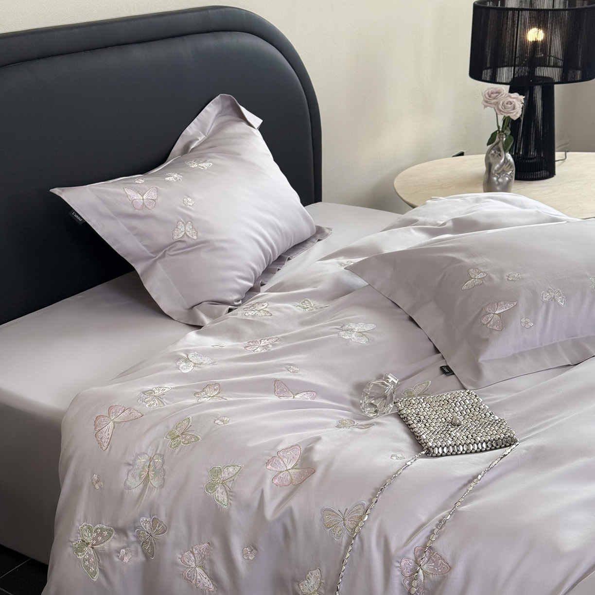 91家纺网 家纺一手货源 找家纺 （总）鹿班家居 2025新款秋冬款100S全棉磨毛精密刺绣系列四件套-温柔浅梦（标准会员-20元）