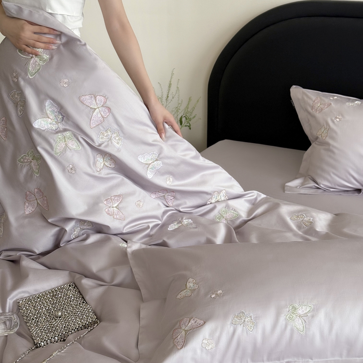 91家纺网 家纺一手货源 找家纺 （总）鹿班家居 2025新款秋冬款100S全棉磨毛精密刺绣系列四件套-温柔浅梦（标准会员-20元）