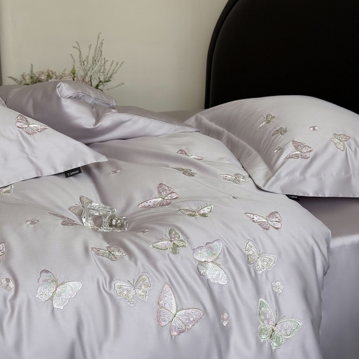 91家纺网 家纺一手货源 找家纺 （总）鹿班家居 2025新款秋冬款100S全棉磨毛精密刺绣系列四件套-温柔浅梦（标准会员-20元）