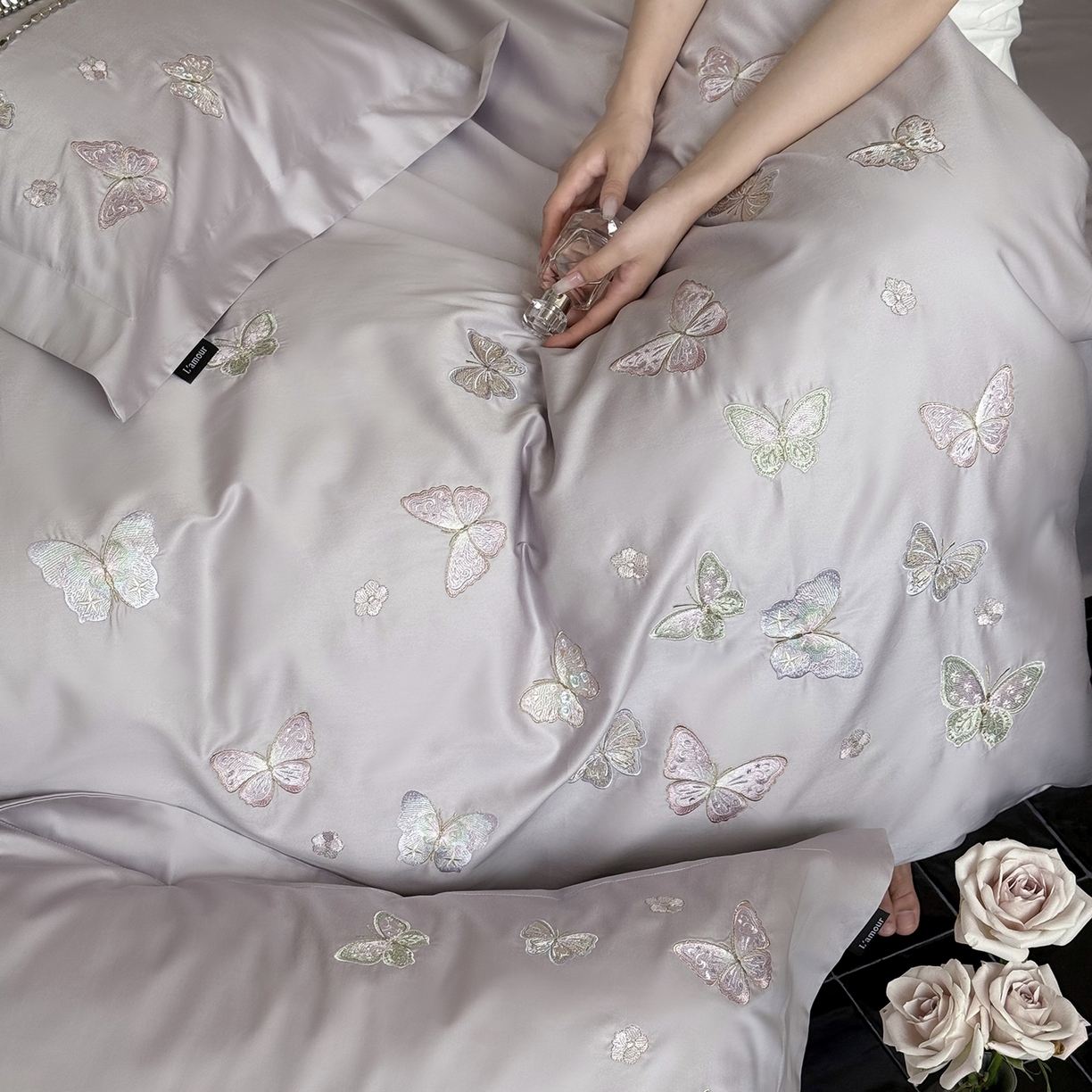 91家纺网 家纺一手货源 找家纺 （总）鹿班家居 2025新款秋冬款100S全棉磨毛精密刺绣系列四件套-温柔浅梦（标准会员-20元）