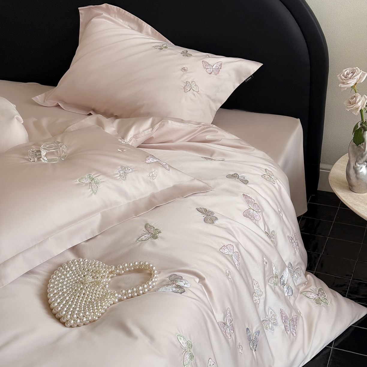 91家纺网 家纺一手货源 找家纺 鹿班家居 2025新款秋冬款100S全棉磨毛精密刺绣系列四件套-温柔浅梦（标准会员-20元） 温柔浅梦-粉色