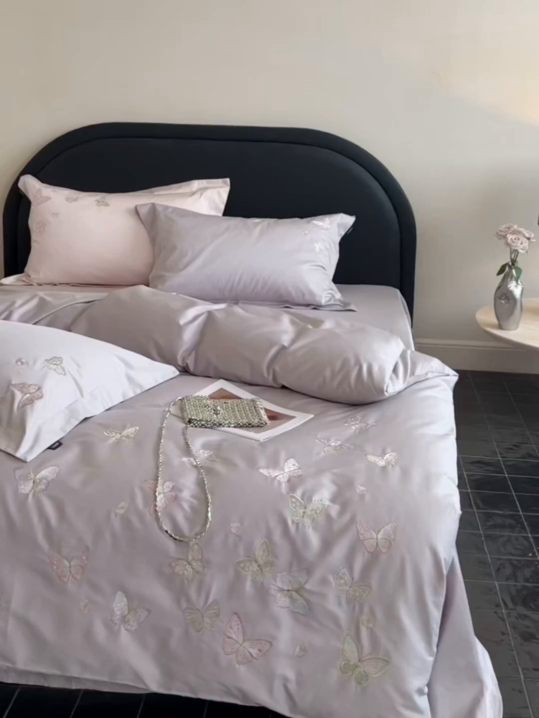 91家纺网 家纺一手货源 找家纺 鹿班家居 2025新款秋冬款100S全棉磨毛精密刺绣系列四件套-温柔浅梦（标准会员-20元） 温柔浅梦-紫色