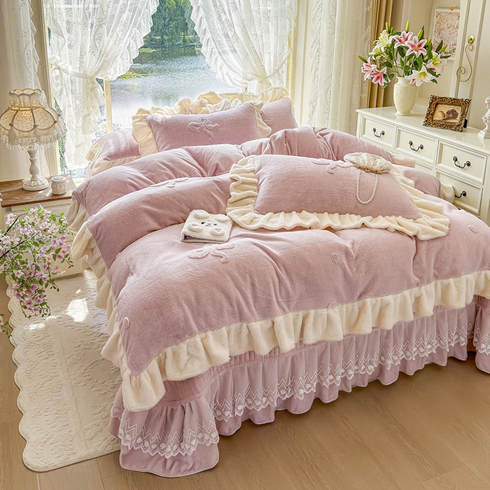 91家纺网 家纺一手货源 找家纺 宜凡家纺 2025新款兔绒提花牛奶绒夹棉床盖四件套 简爱 豆沙紫