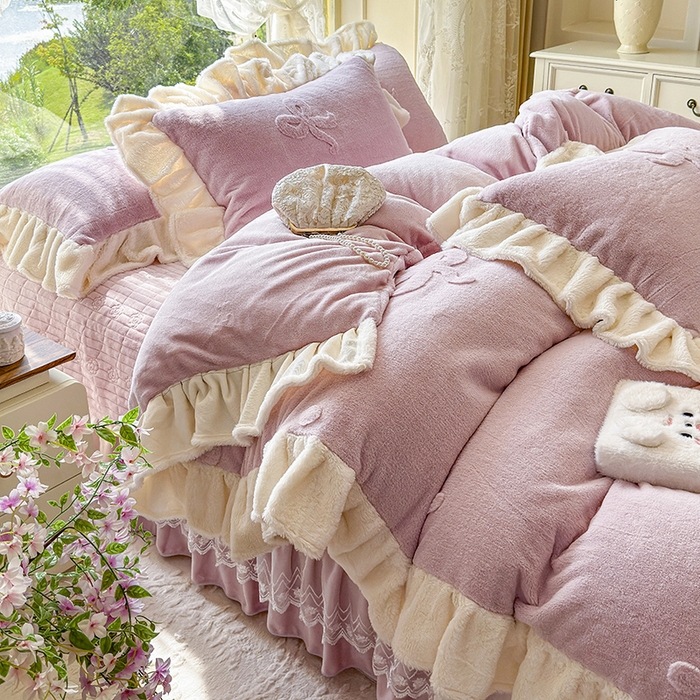 91家纺网 家纺一手货源 找家纺 宜凡家纺 2025新款兔绒提花牛奶绒夹棉床盖四件套 简爱 豆沙紫