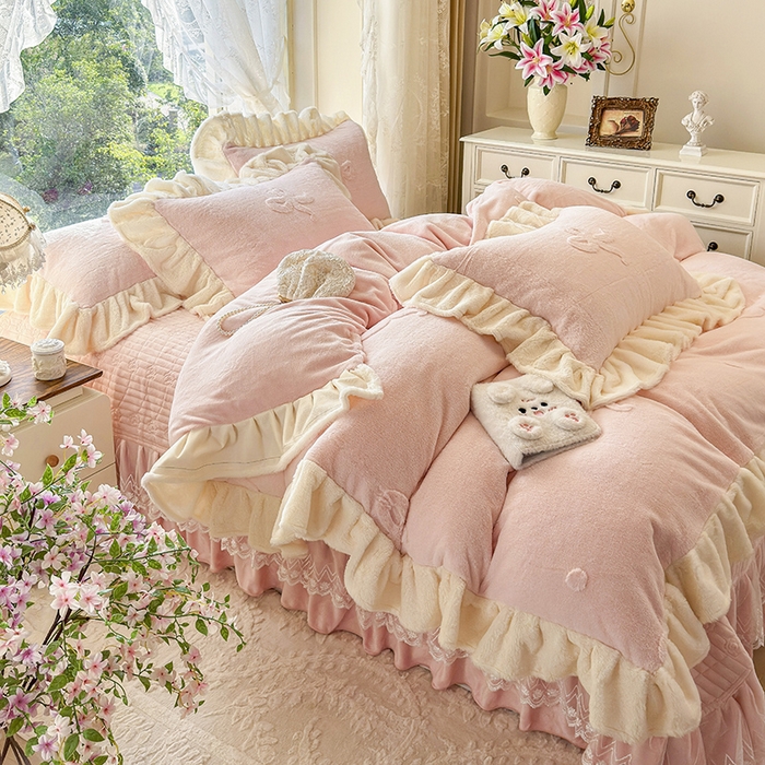 91家纺网 家纺一手货源 找家纺 宜凡家纺 2025新款兔绒提花牛奶绒夹棉床盖四件套 简爱 玉色