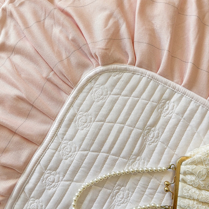 91家纺网 家纺一手货源 找家纺 宜凡家纺 2025新款兔绒提花牛奶绒夹棉床盖四件套 简爱 玉色