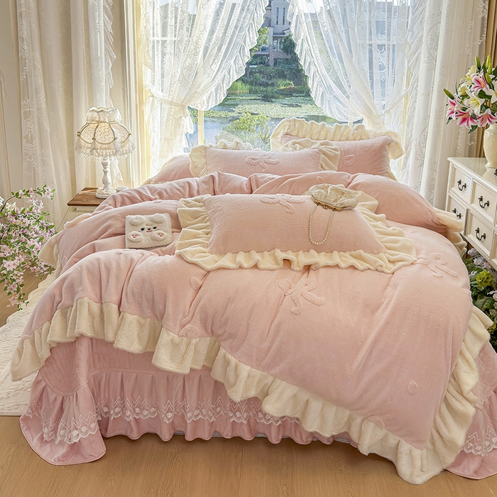 91家纺网 家纺一手货源 找家纺 宜凡家纺 2025新款兔绒提花牛奶绒夹棉床盖四件套 简爱 玉色