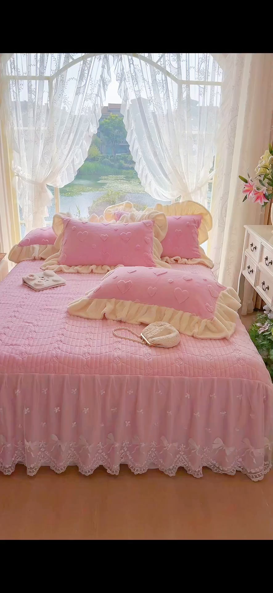 91家纺网 家纺一手货源 找家纺 宜凡家纺 2025新款兔绒提花牛奶绒夹棉床裙四件套 爱心 粉紫