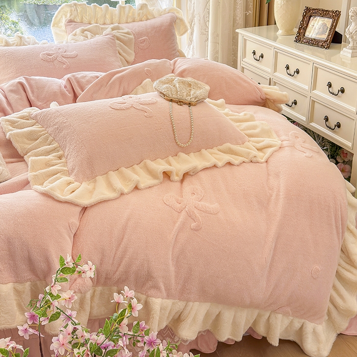 91家纺网 家纺一手货源 找家纺 宜凡家纺 2025新款兔绒提花牛奶绒夹棉床盖四件套 简爱 玉色