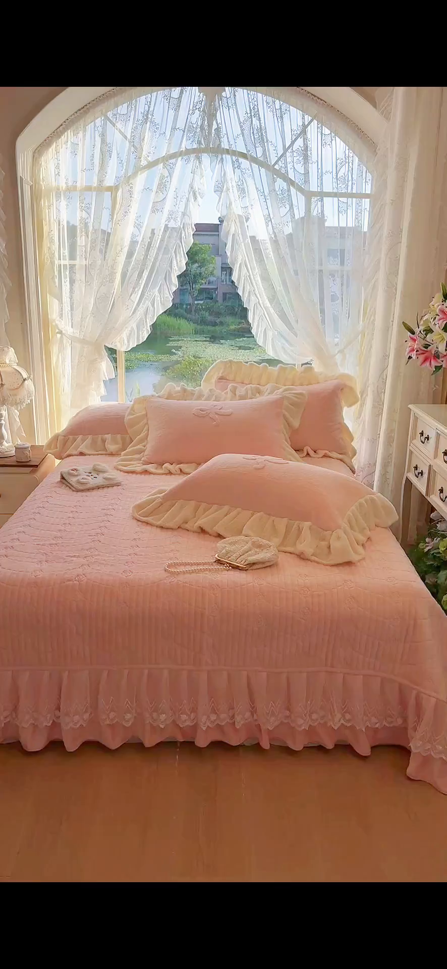 91家纺网 家纺一手货源 找家纺 宜凡家纺 2025新款兔绒提花牛奶绒夹棉床盖四件套 简爱 玉色