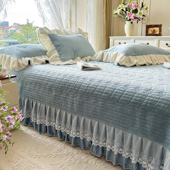 91家纺网 家纺一手货源 找家纺 宜凡家纺 2025新款兔绒提花牛奶绒夹棉床盖四件套 樱桃 苍青