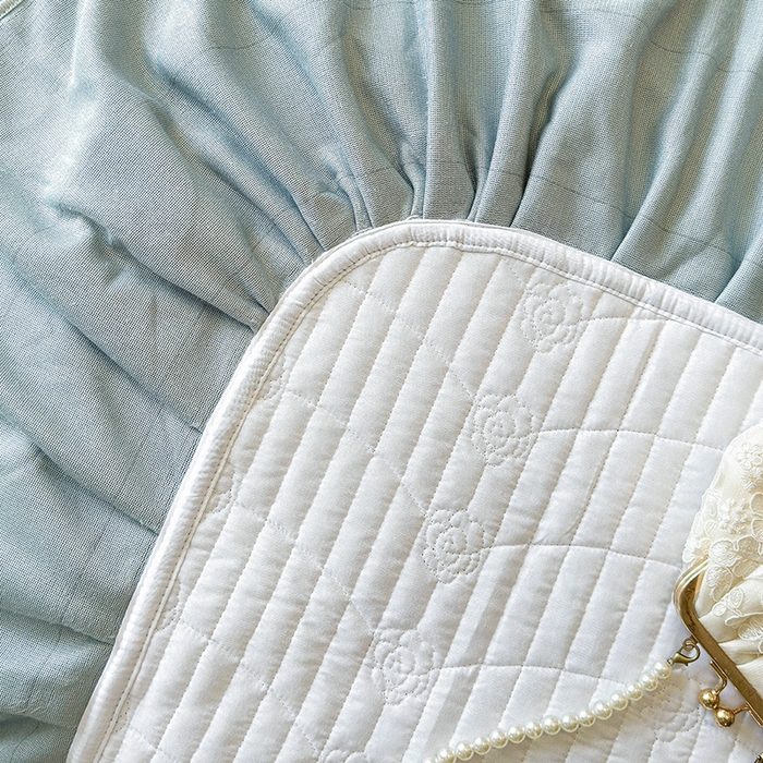 91家纺网 家纺一手货源 找家纺 宜凡家纺 2025新款兔绒提花牛奶绒夹棉床盖四件套 樱桃 苍青