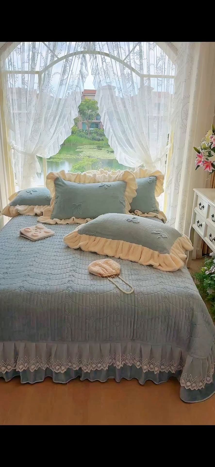 91家纺网 家纺一手货源 找家纺 宜凡家纺 2025新款兔绒提花牛奶绒夹棉床盖四件套 樱桃 苍青