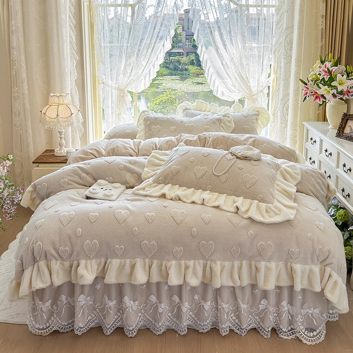 宜凡家纺 2025新款兔绒提花牛奶绒夹棉床裙四件套 爱心 驼色