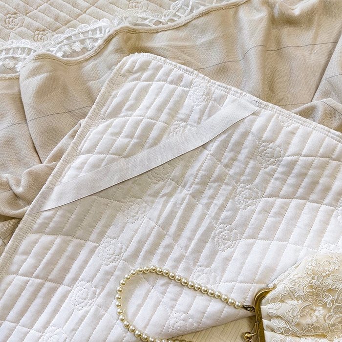 91家纺网 家纺一手货源 找家纺 宜凡家纺 2025新款兔绒提花牛奶绒夹棉床裙四件套 爱心 驼色