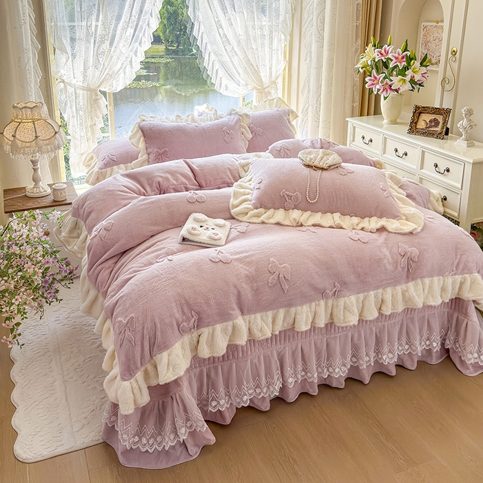 91家纺网 家纺一手货源 找家纺 宜凡家纺 2025新款兔绒提花牛奶绒夹棉床盖四件套 樱桃 豆沙紫