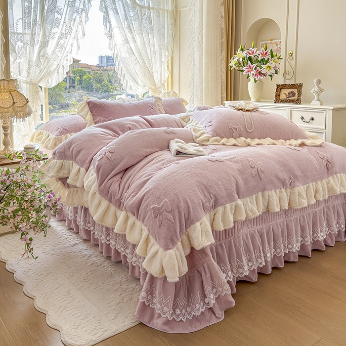 91家纺网 家纺一手货源 找家纺 宜凡家纺 2025新款兔绒提花牛奶绒夹棉床盖四件套 樱桃 豆沙紫